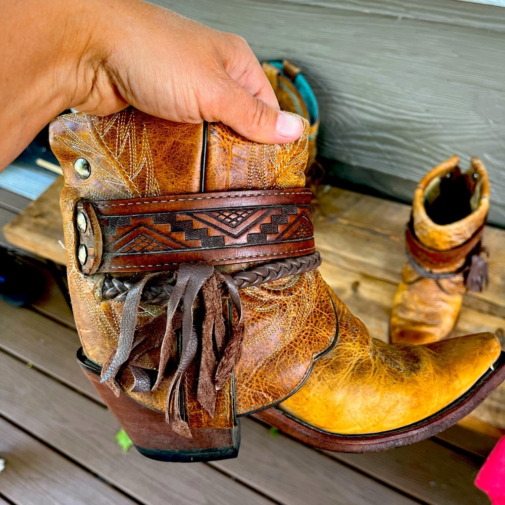 Women’s Canty boots, Justin boot, size 5.5